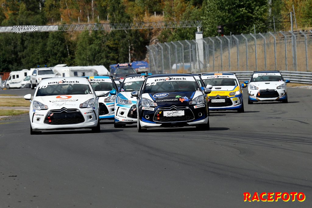 Tæt kamp i starten på Kinnekulle
(Foto: Bengt-Åce Gustavsson, Racefoto.se)